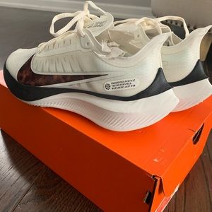 NIKE WOMEN'S RUNNING SHOES